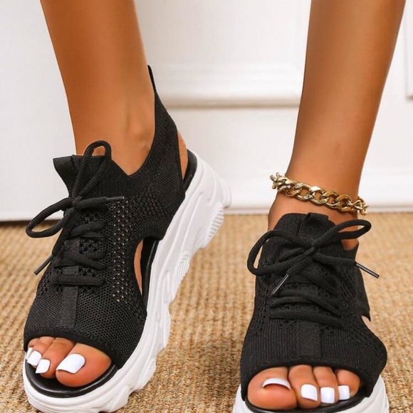 🆕Boutique Women’s Black & White Mesh Sneaker Sandals Shoes❤️❤️Size 10.5 - Picture 5 of 5